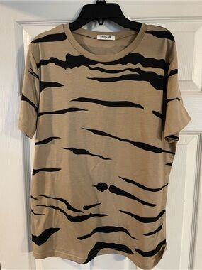Blooming Jelly women’s large tiger stripe t shirt tan and black